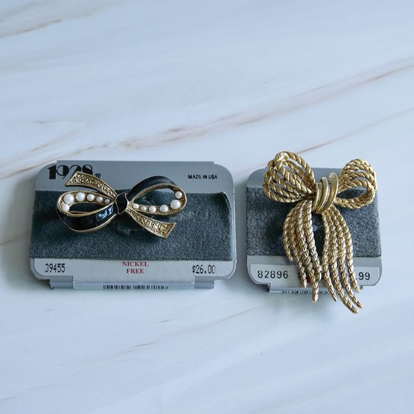 1928 Jewelry - Vintage 1928 two ribbon brooch Gold tone Glass pearls